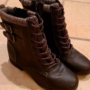 Stylish Brown Sweater Boot